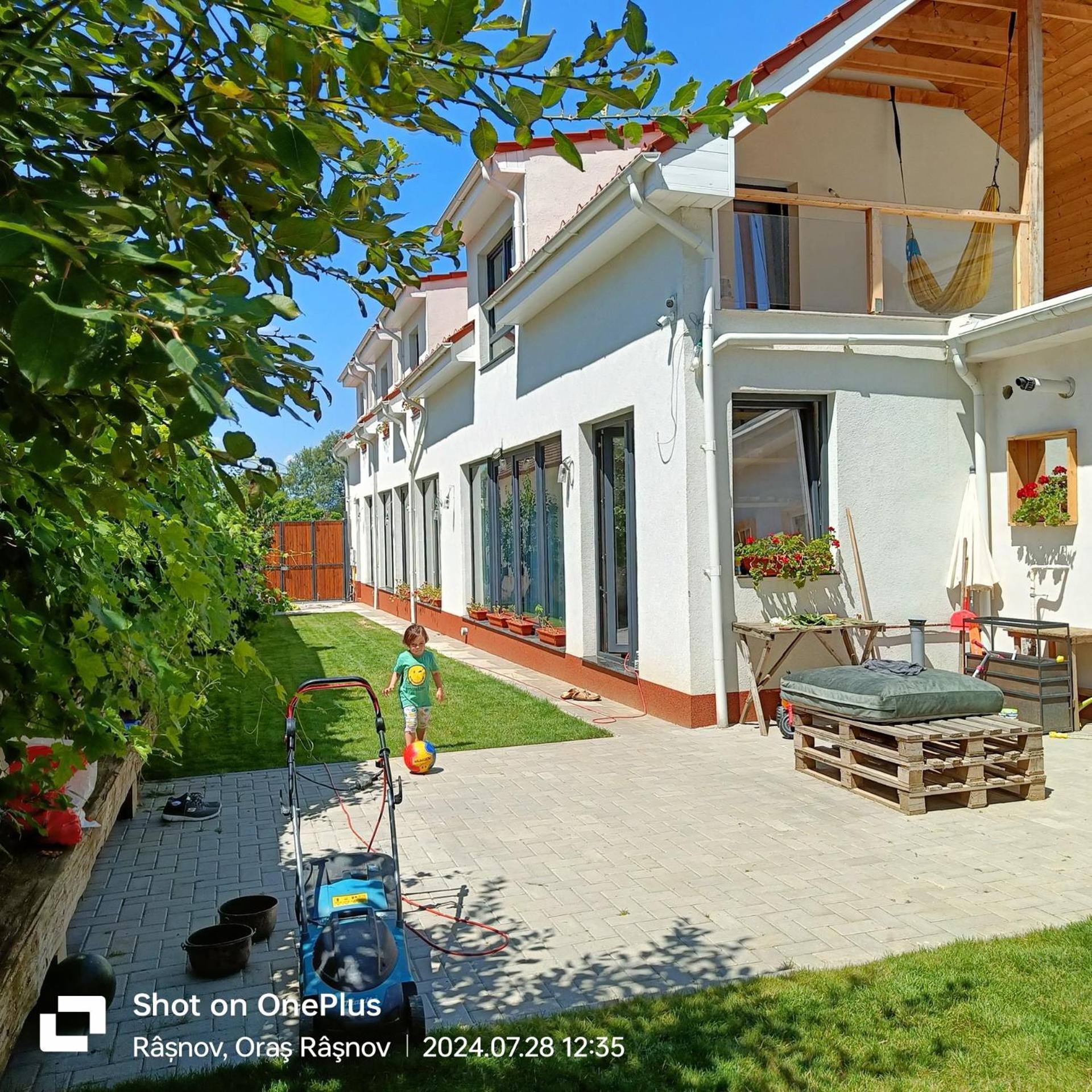 ホテル Imperfect House Rîşnov エクステリア 写真