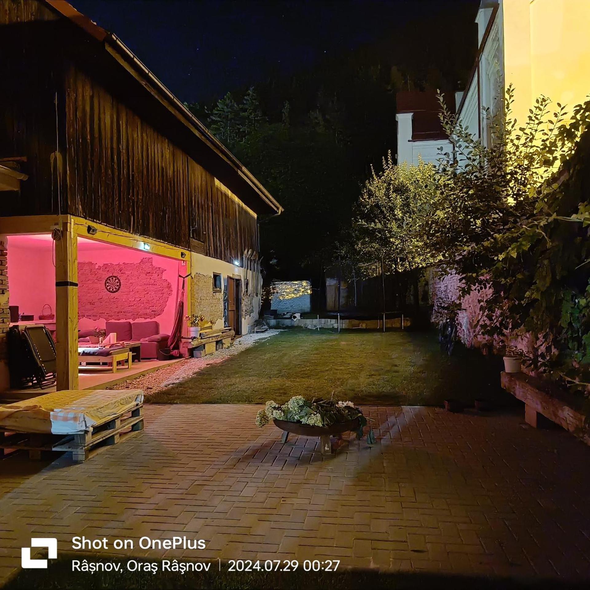 ホテル Imperfect House Rîşnov エクステリア 写真