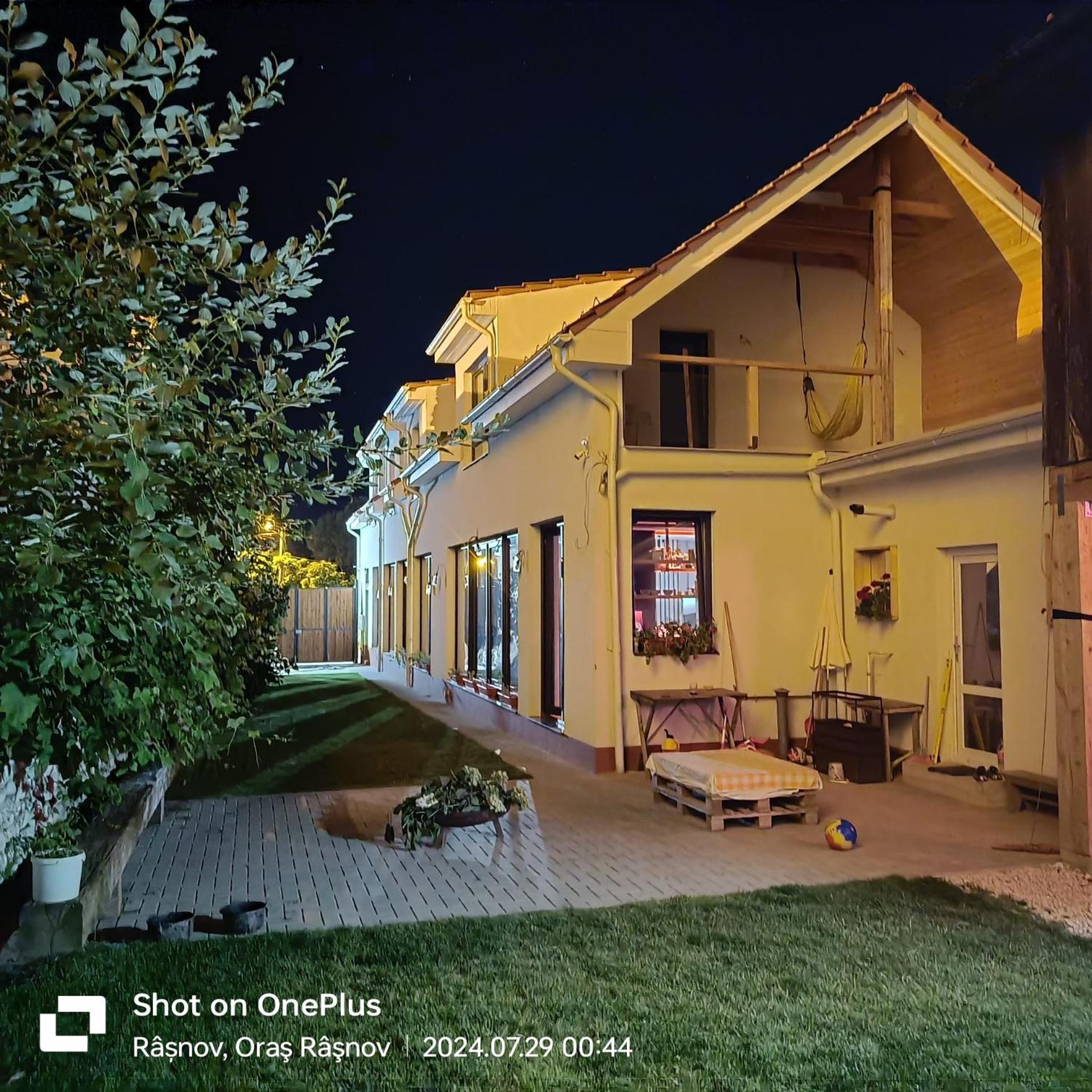 ホテル Imperfect House Rîşnov エクステリア 写真